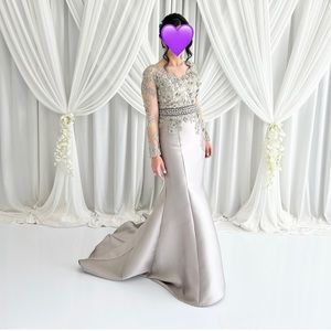 Mac Duggal Evening Gown. Altered to fit size 4/6.